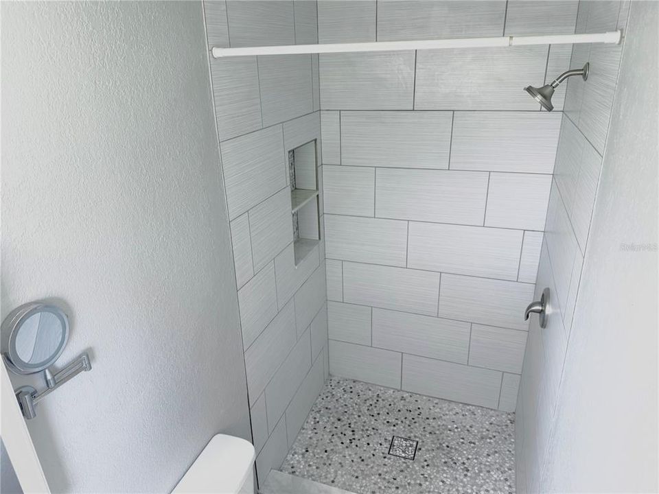 For Sale: $329,900 (3 beds, 2 baths, 988 Square Feet)