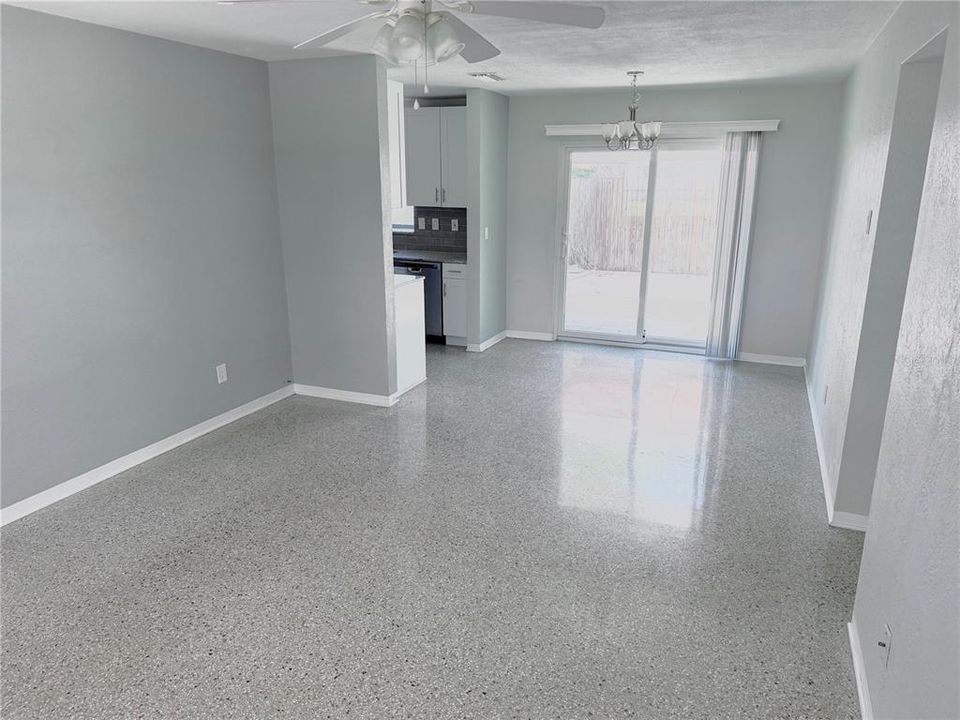 For Sale: $329,900 (3 beds, 2 baths, 988 Square Feet)