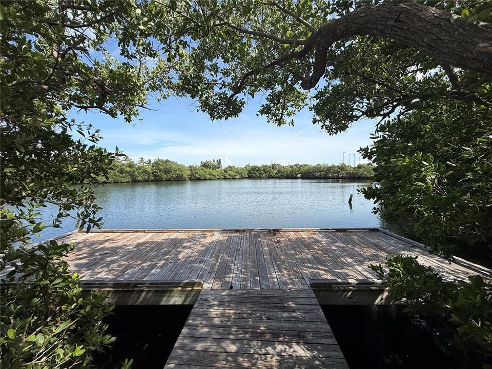 For Sale: $329,900 (3 beds, 2 baths, 988 Square Feet)
