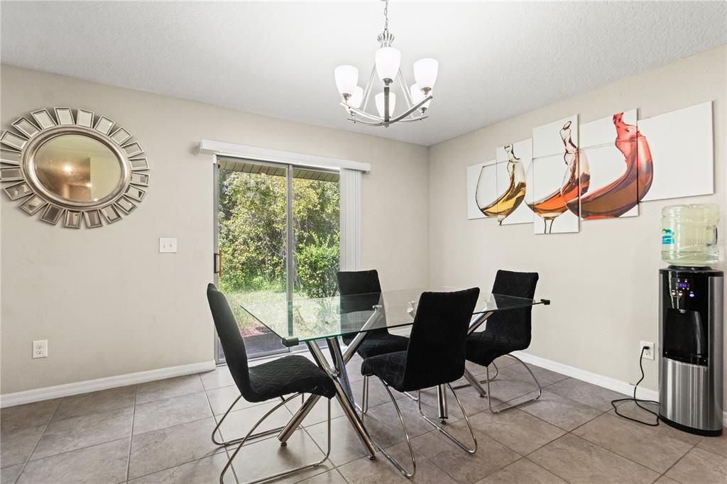 For Sale: $317,999 (4 beds, 2 baths, 1936 Square Feet)