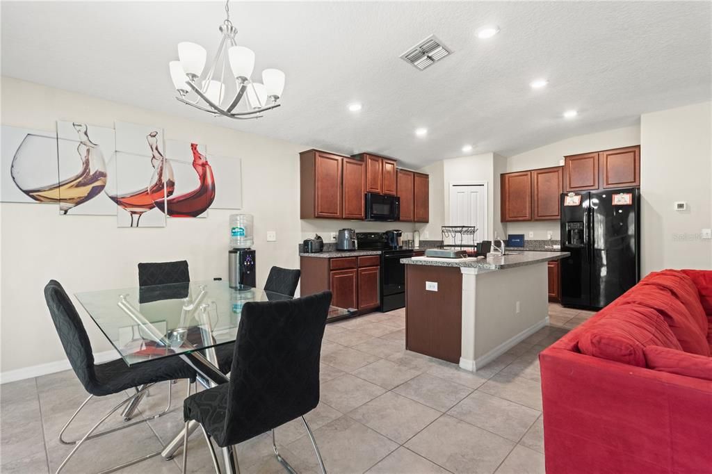 For Sale: $317,999 (4 beds, 2 baths, 1936 Square Feet)
