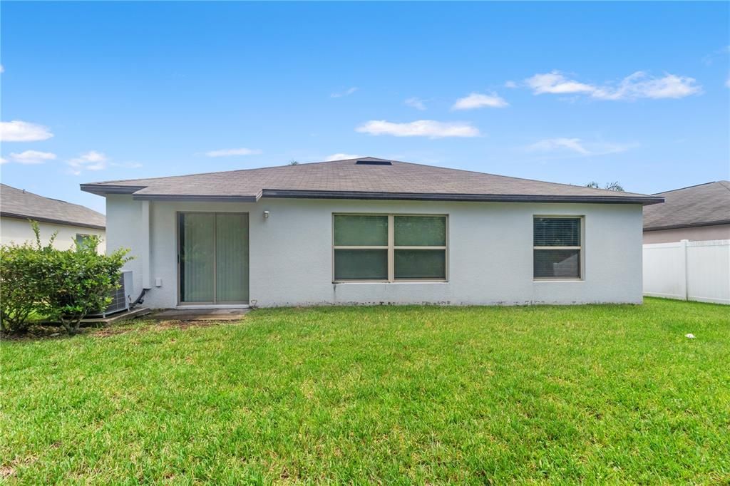 For Sale: $317,999 (4 beds, 2 baths, 1936 Square Feet)