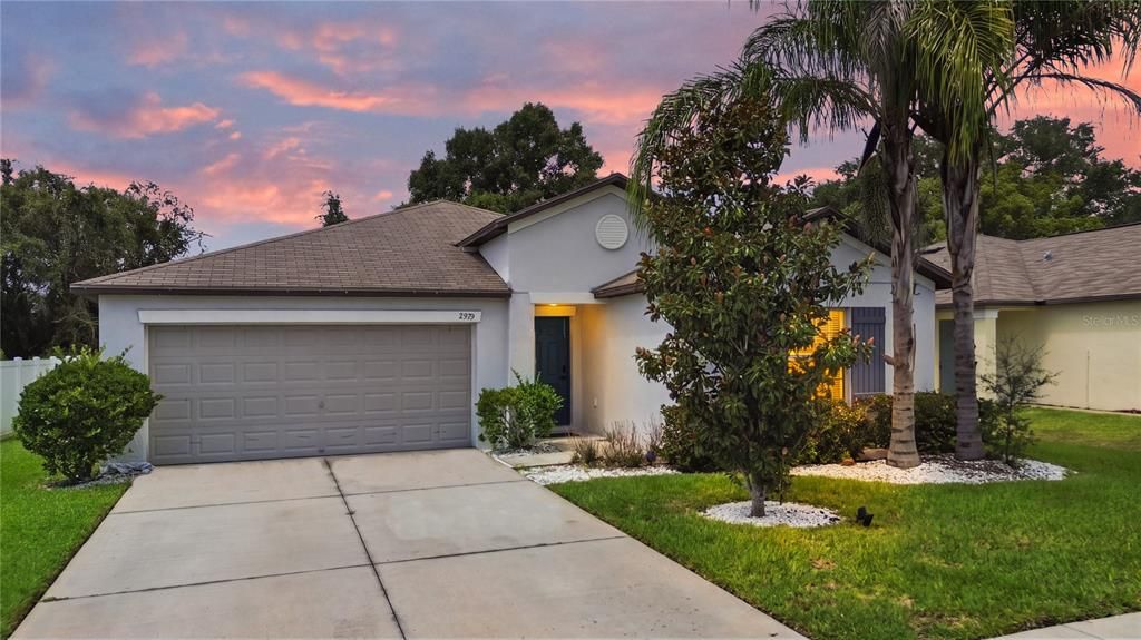 For Sale: $317,999 (4 beds, 2 baths, 1936 Square Feet)