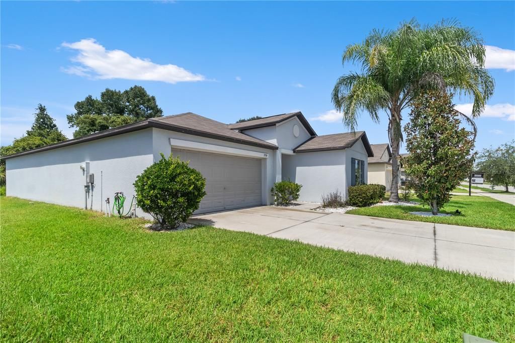 For Sale: $317,999 (4 beds, 2 baths, 1936 Square Feet)
