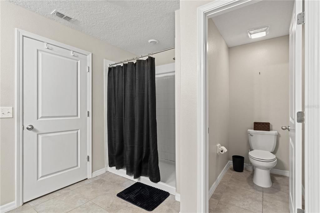For Sale: $317,999 (4 beds, 2 baths, 1936 Square Feet)
