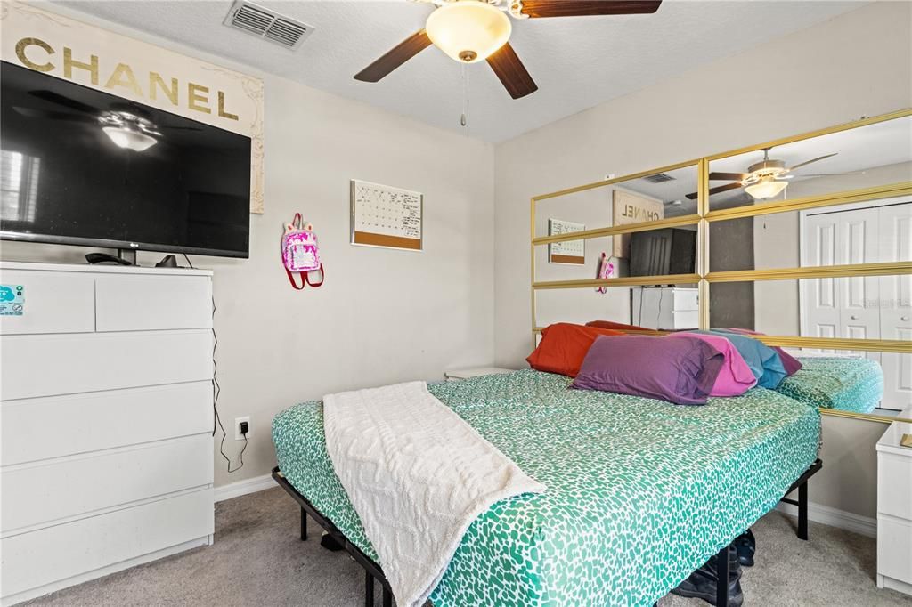 For Sale: $317,999 (4 beds, 2 baths, 1936 Square Feet)