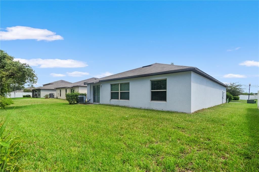 For Sale: $317,999 (4 beds, 2 baths, 1936 Square Feet)
