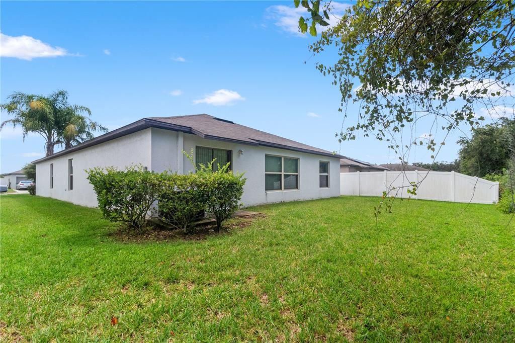 For Sale: $317,999 (4 beds, 2 baths, 1936 Square Feet)