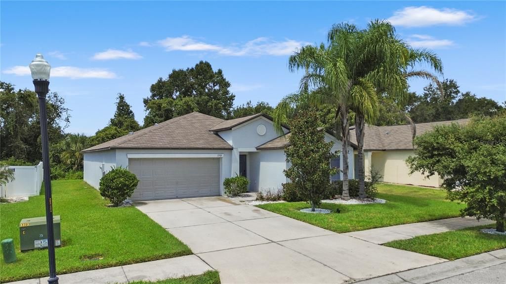 For Sale: $317,999 (4 beds, 2 baths, 1936 Square Feet)