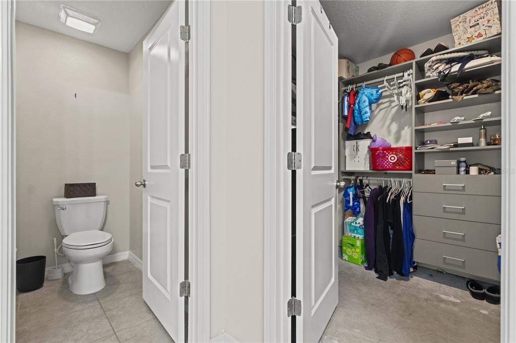 For Sale: $317,999 (4 beds, 2 baths, 1936 Square Feet)
