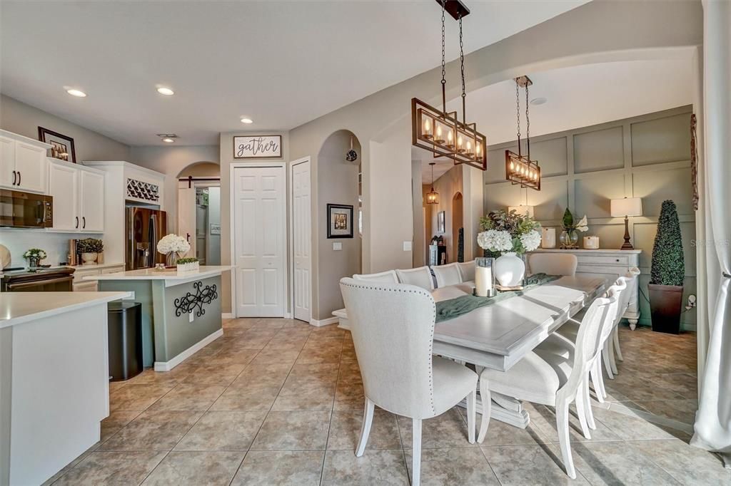 En Venta: $764,995 (4 camas, 4 baños, 2841 Pies cuadrados)