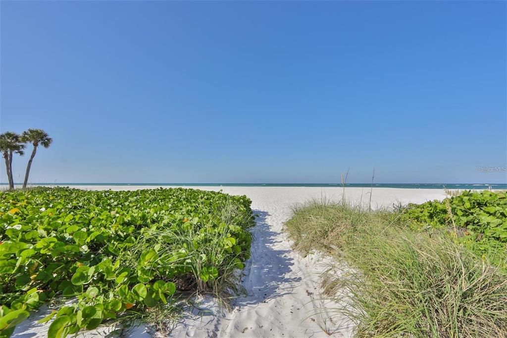 For Rent: $1,975 (1 beds, 1 baths, 750 Square Feet)