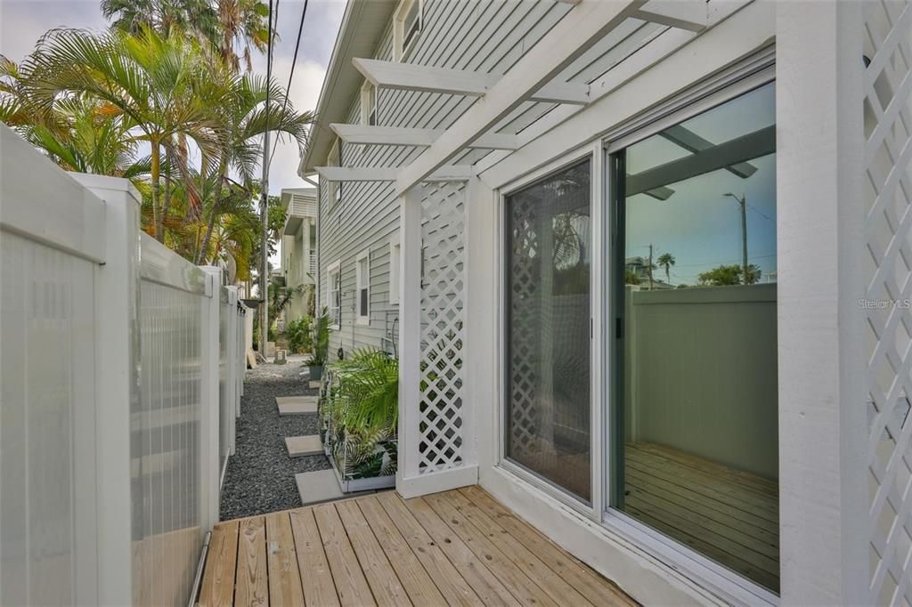 For Rent: $1,975 (1 beds, 1 baths, 750 Square Feet)