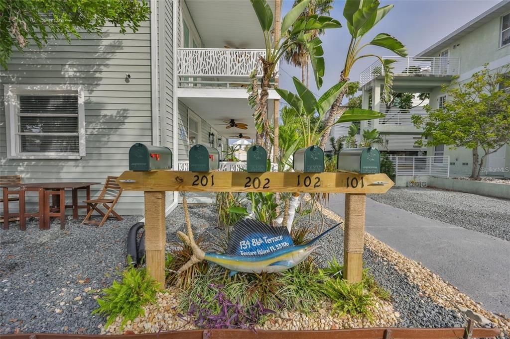 For Rent: $1,975 (1 beds, 1 baths, 750 Square Feet)