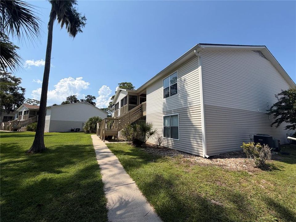 For Sale: $120,000 (2 beds, 2 baths, 833 Square Feet)