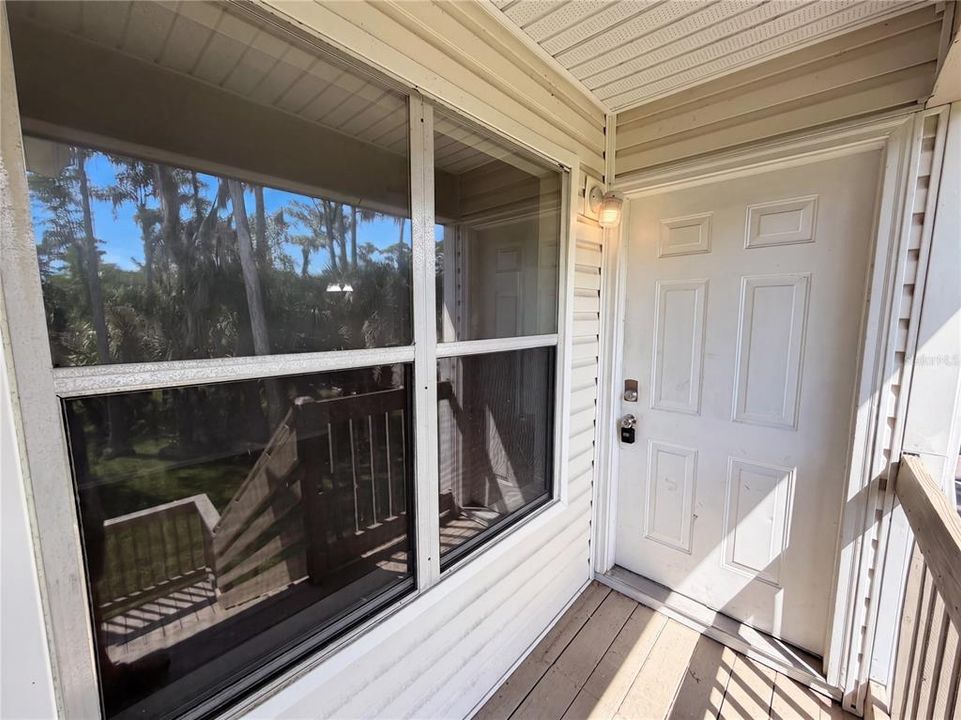For Sale: $120,000 (2 beds, 2 baths, 833 Square Feet)