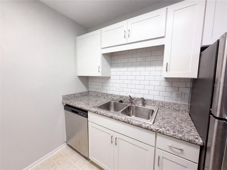 For Sale: $120,000 (2 beds, 2 baths, 833 Square Feet)