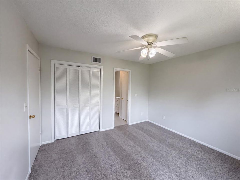 For Sale: $120,000 (2 beds, 2 baths, 833 Square Feet)