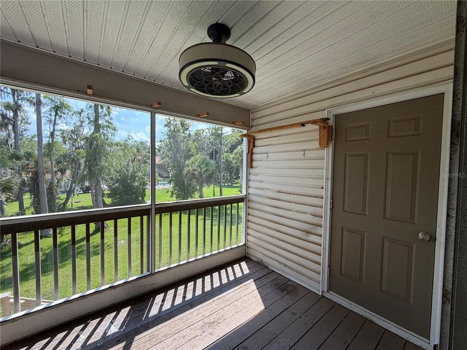 For Sale: $120,000 (2 beds, 2 baths, 833 Square Feet)