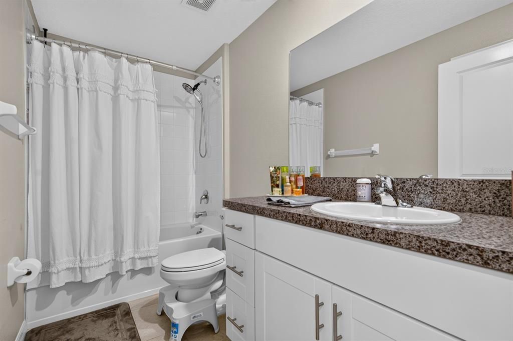 待售: $355,000 (4 贝兹, 2 浴室, 1935 平方英尺)