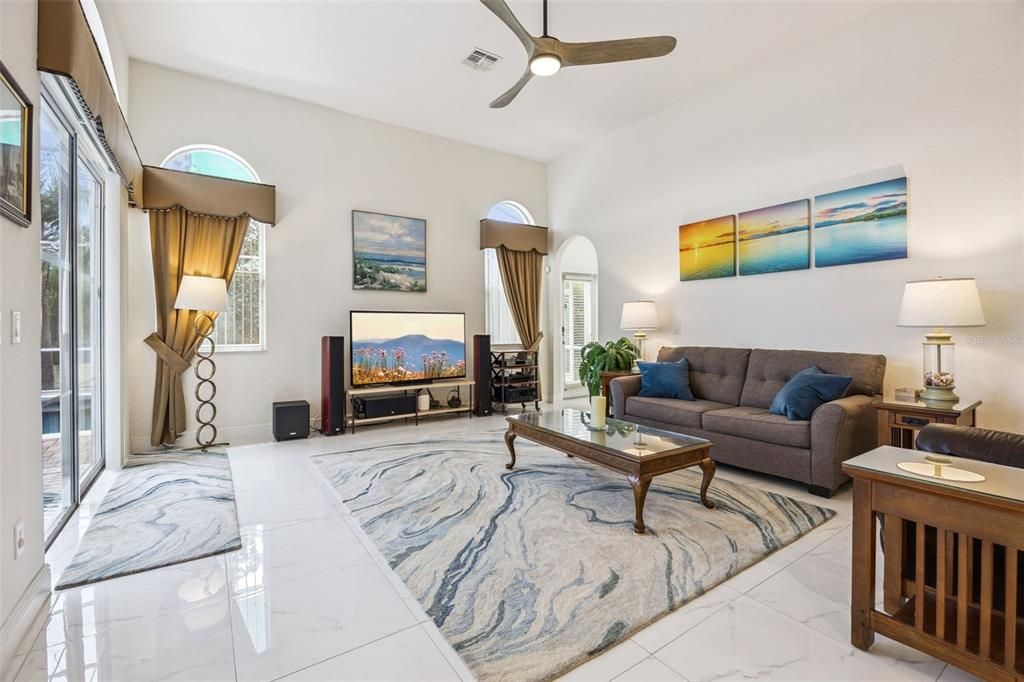 En Venta: $629,000 (4 camas, 3 baños, 2788 Pies cuadrados)