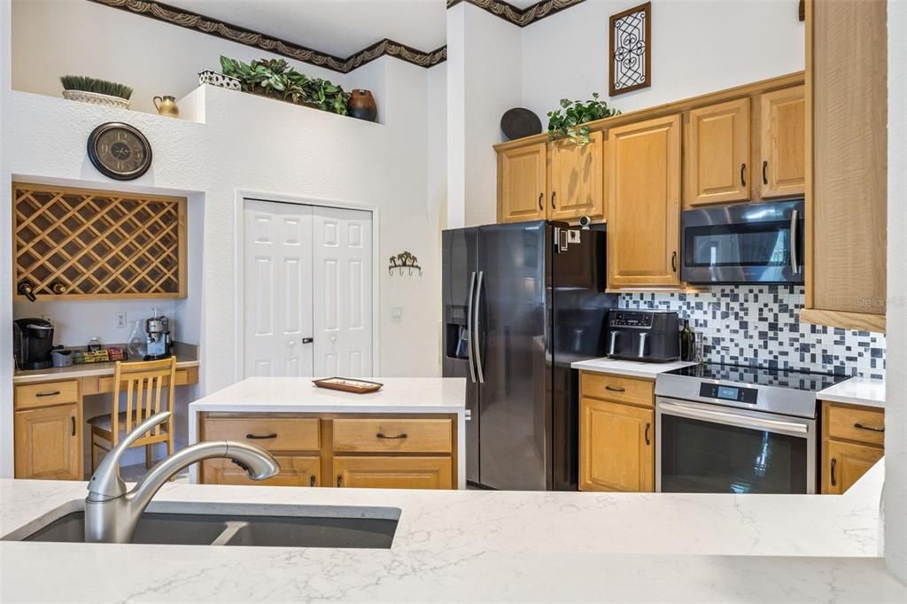 En Venta: $629,000 (4 camas, 3 baños, 2788 Pies cuadrados)