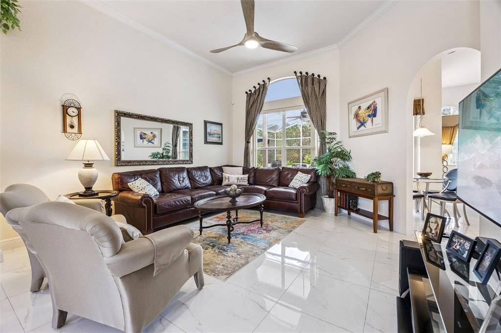 En Venta: $629,000 (4 camas, 3 baños, 2788 Pies cuadrados)