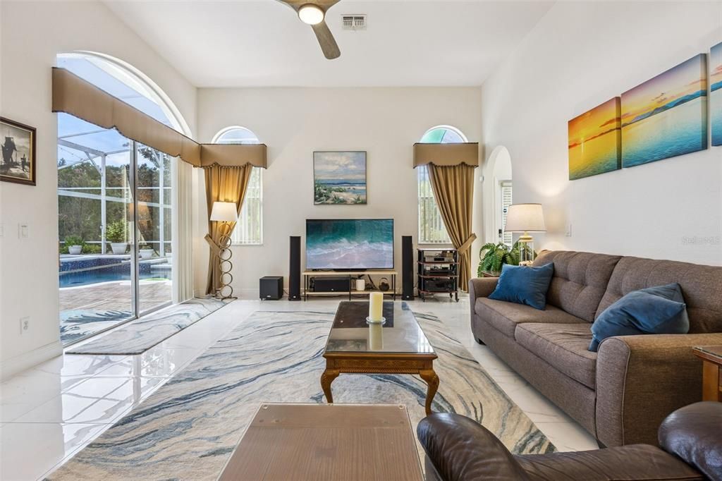 En Venta: $629,000 (4 camas, 3 baños, 2788 Pies cuadrados)
