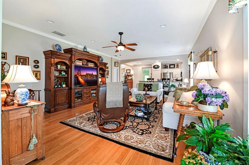 For Sale: $379,900 (2 beds, 2 baths, 1442 Square Feet)