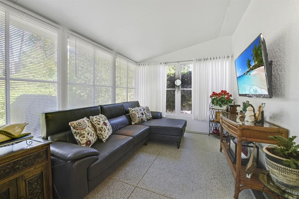 For Sale: $379,900 (2 beds, 2 baths, 1442 Square Feet)