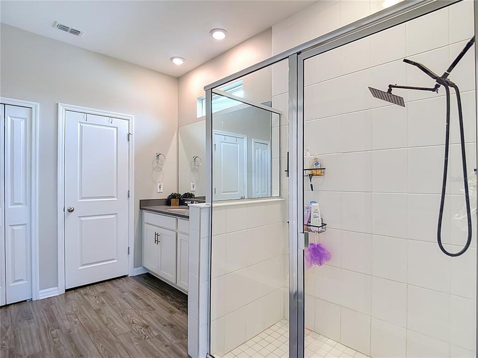 На продажу: $429,990 (4 спален, 2 ванн, 1616 Квадратных фут)