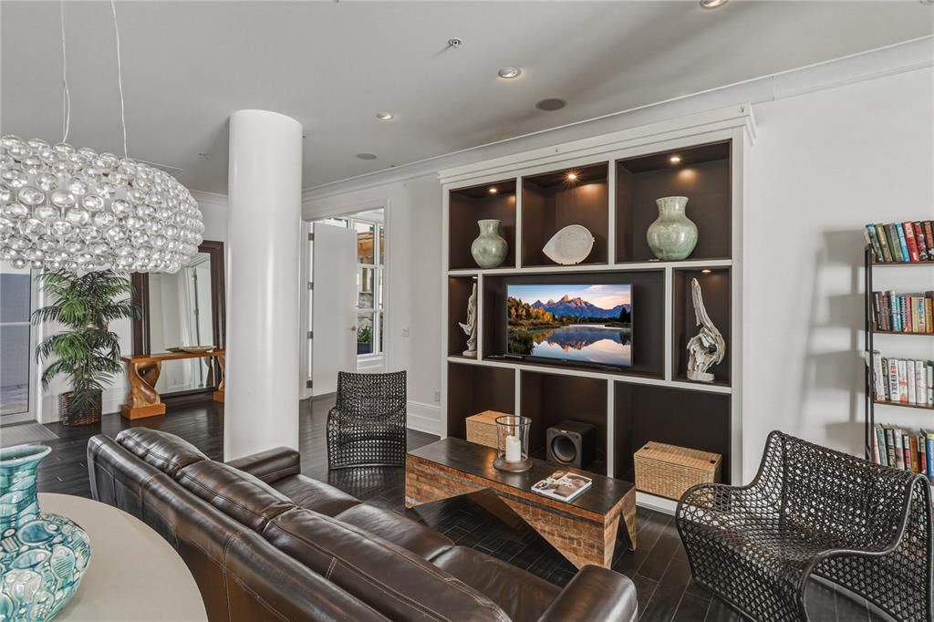 For Rent: $4,500 (2 beds, 2 baths, 1387 Square Feet)