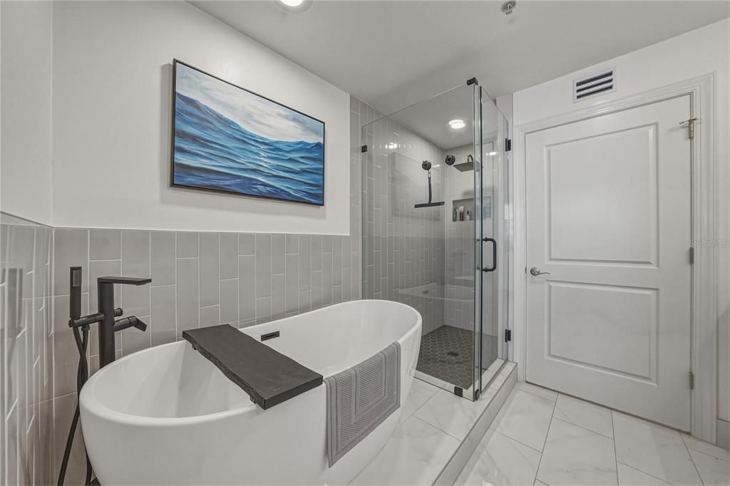 For Rent: $4,500 (2 beds, 2 baths, 1387 Square Feet)