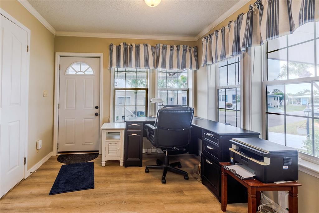 Active With Contract: $199,000 (3 beds, 2 baths, 1296 Square Feet)