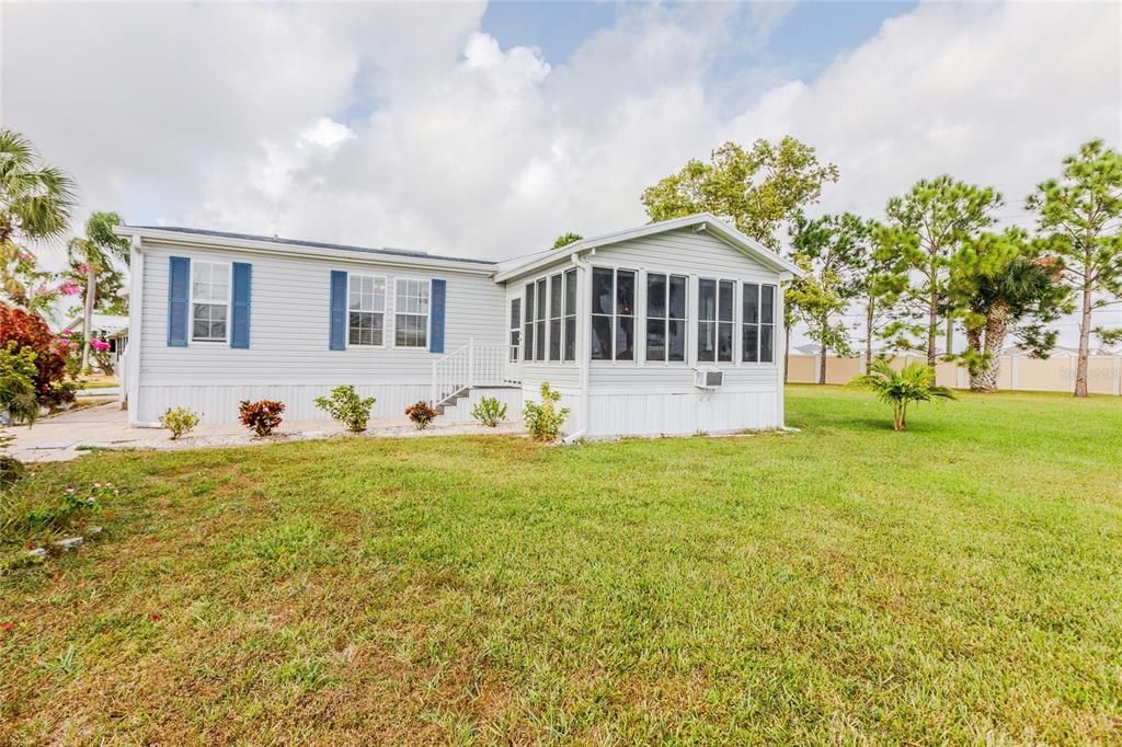 Active With Contract: $199,000 (3 beds, 2 baths, 1296 Square Feet)