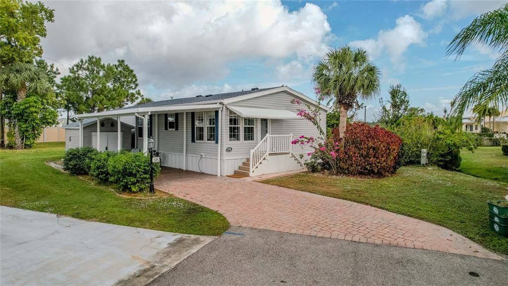 Active With Contract: $199,000 (3 beds, 2 baths, 1296 Square Feet)