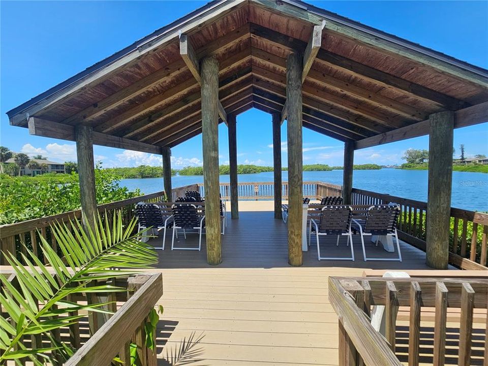 For Sale: $329,000 (2 beds, 2 baths, 1112 Square Feet)