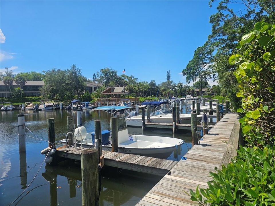 For Sale: $329,000 (2 beds, 2 baths, 1112 Square Feet)