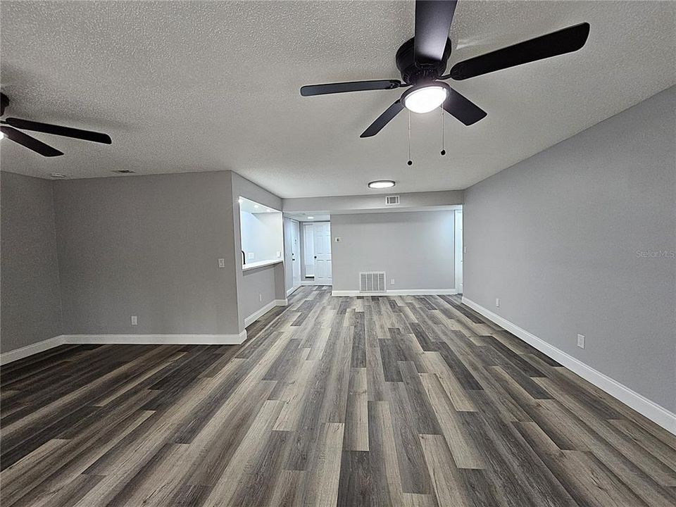 For Sale: $329,000 (2 beds, 2 baths, 1112 Square Feet)