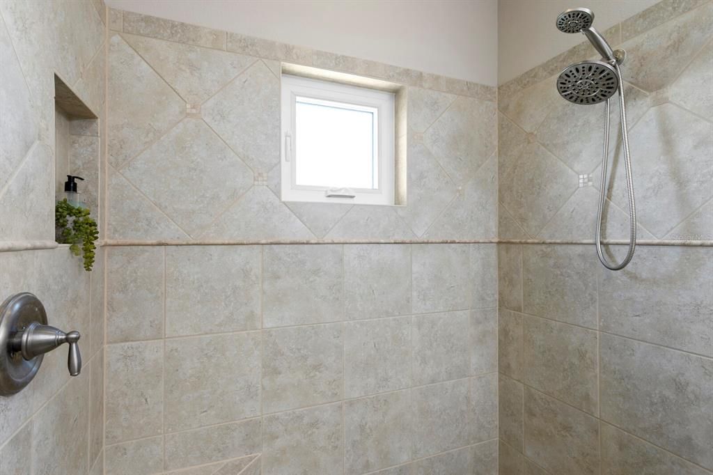 En Venta: $837,500 (3 camas, 3 baños, 1935 Pies cuadrados)