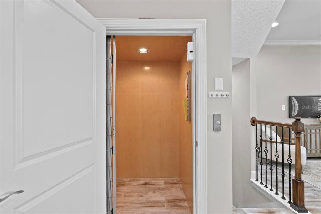 En Venta: $837,500 (3 camas, 3 baños, 1935 Pies cuadrados)