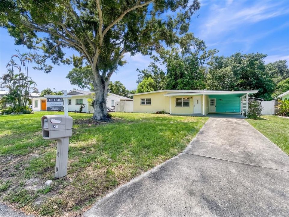 For Rent: $1,950 (2 beds, 1 baths, 825 Square Feet)