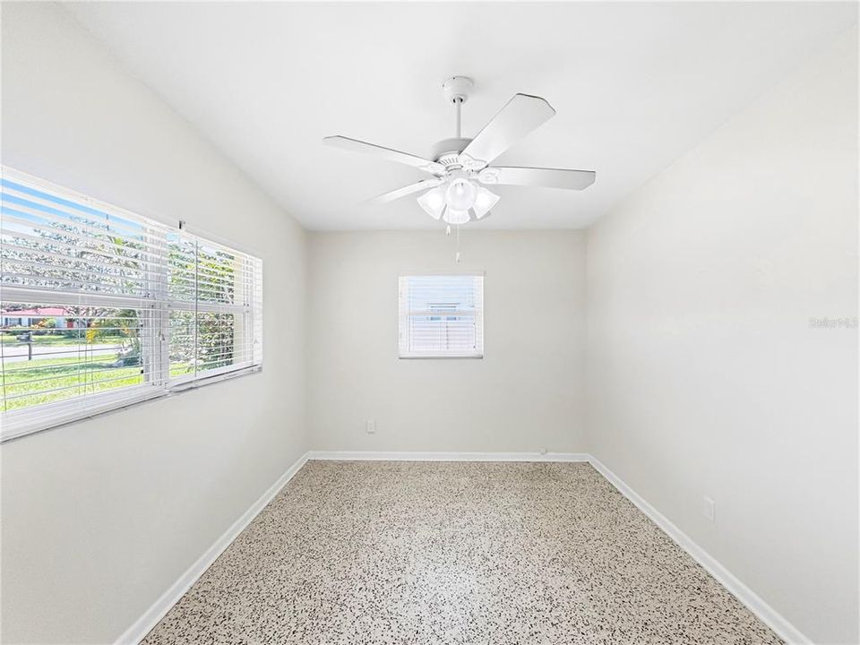 For Rent: $1,950 (2 beds, 1 baths, 825 Square Feet)