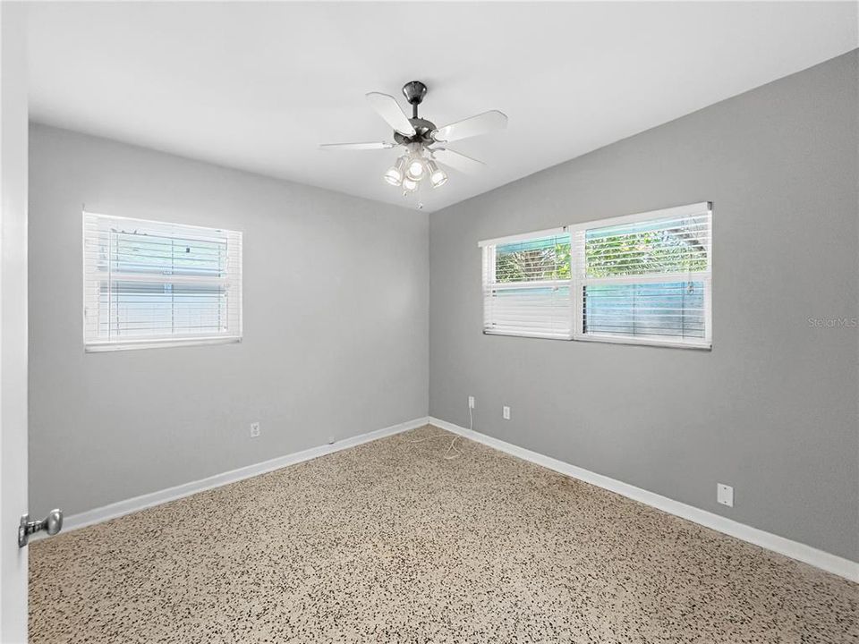 For Rent: $1,950 (2 beds, 1 baths, 825 Square Feet)