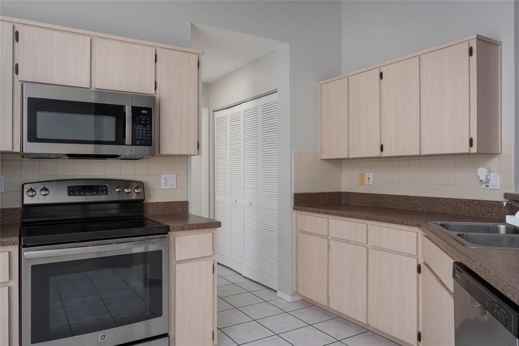 En Venta: $469,900 (3 camas, 2 baños, 1421 Pies cuadrados)