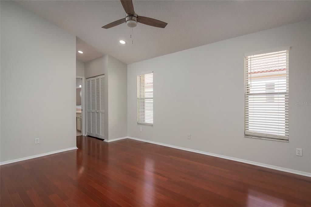 En Venta: $469,900 (3 camas, 2 baños, 1421 Pies cuadrados)