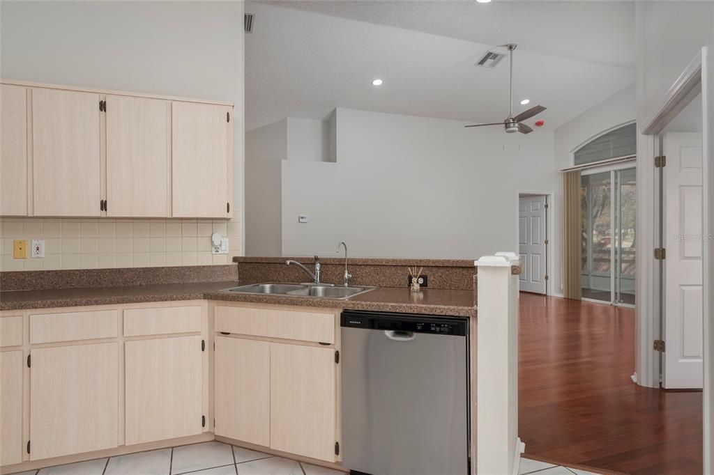 En Venta: $469,900 (3 camas, 2 baños, 1421 Pies cuadrados)