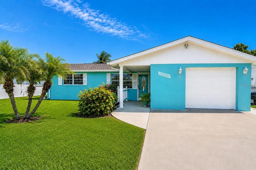 For Sale: $274,900 (2 beds, 1 baths, 909 Square Feet)