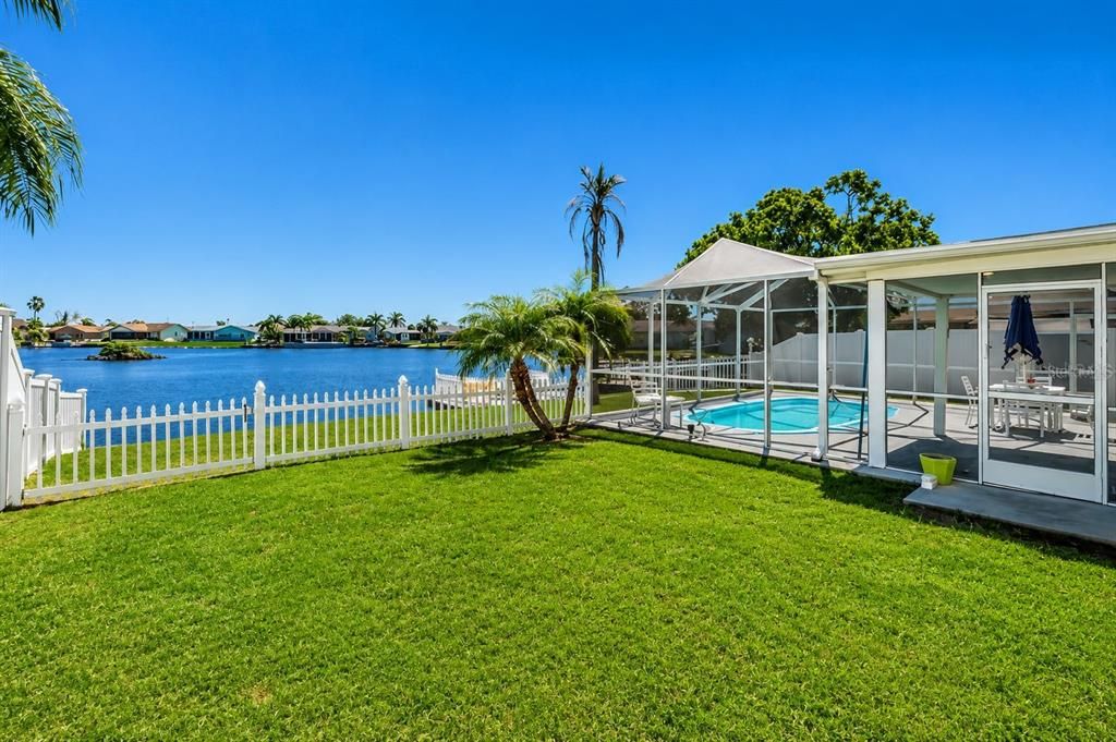 For Sale: $274,900 (2 beds, 1 baths, 909 Square Feet)
