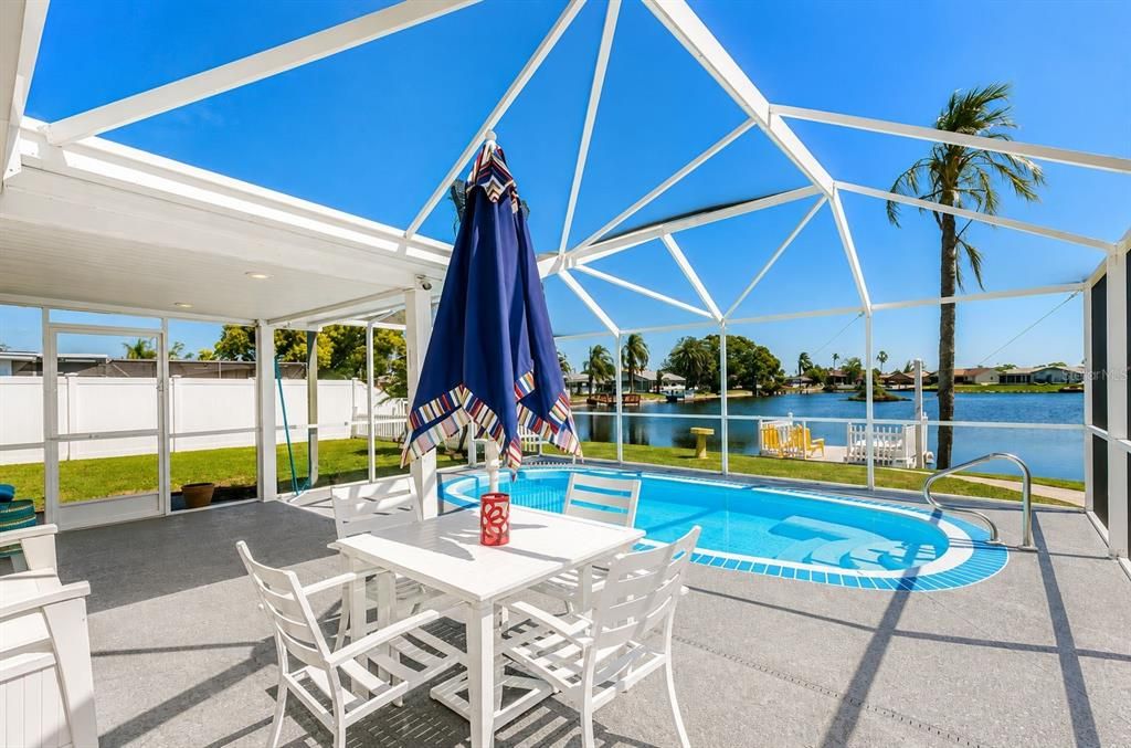 For Sale: $274,900 (2 beds, 1 baths, 909 Square Feet)
